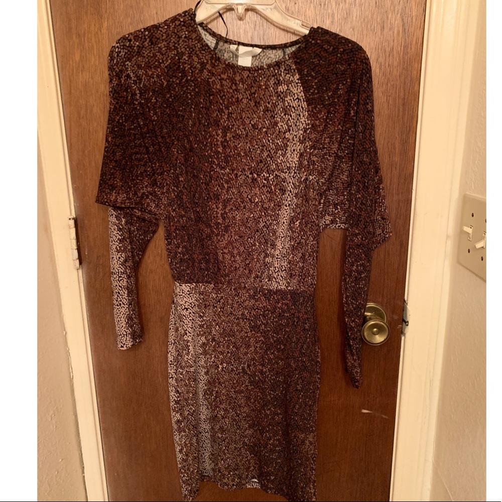 Brown pattern fitted dress
